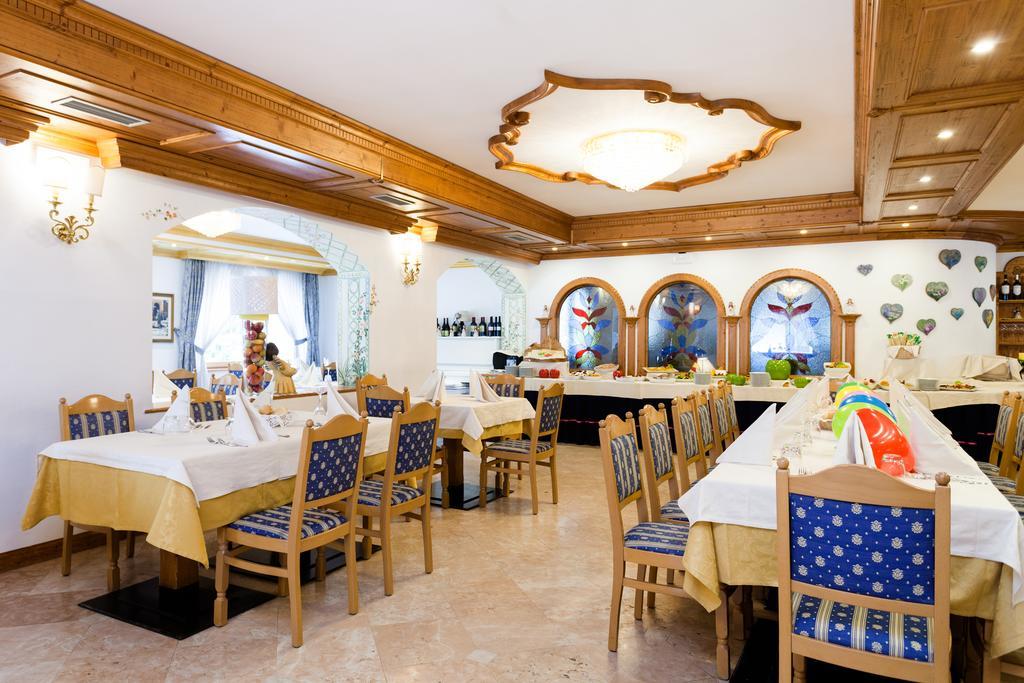 Hotel Vienna San Martino Di Castrozza Buitenkant foto
