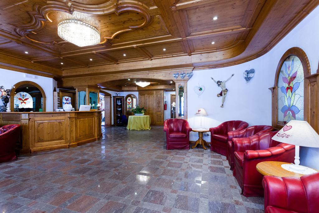 Hotel Vienna San Martino Di Castrozza Buitenkant foto