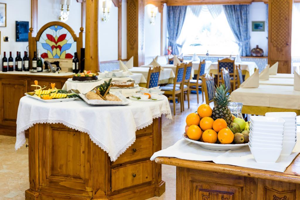 Hotel Vienna San Martino Di Castrozza Buitenkant foto