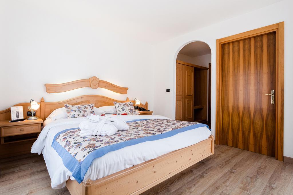 Hotel Vienna San Martino Di Castrozza Buitenkant foto